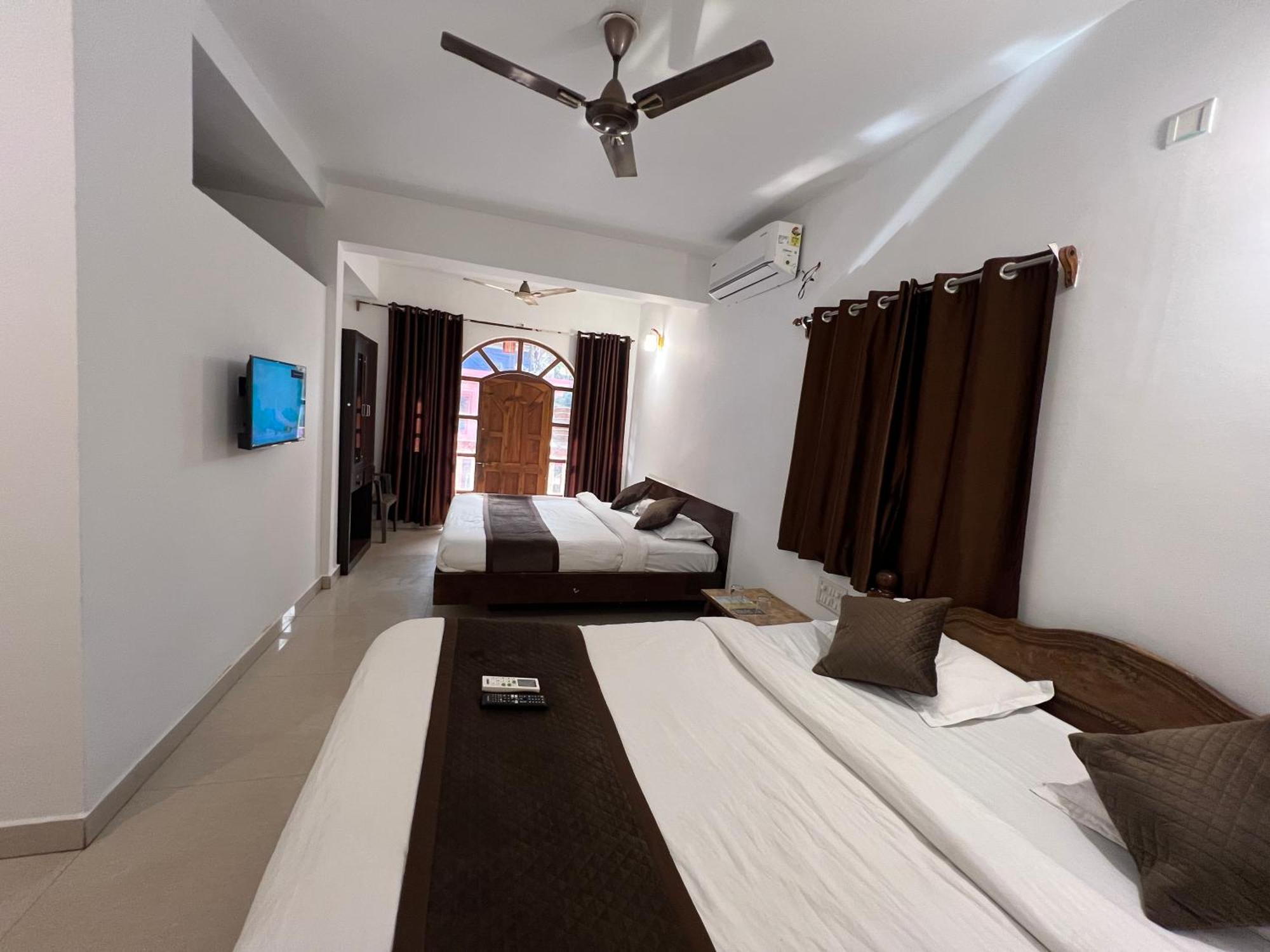 Aura Rooms & Swimming Pool, Calangute Extérieur photo
